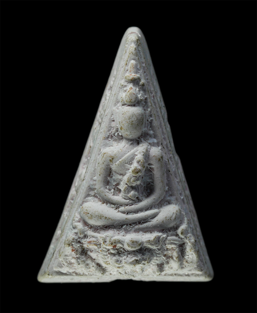 พระผงกล่องขาว17 (227)p.jpg - พระสมเด็จนางพญา พระผงจักรพรรดิหลวงปู่ดู่ วัตถุมงคลหลวงตาม้า วัดถ้ำเมืองนะ อ.เชียงดาว จ.เชียงใหม่ พระเก่าสวย มวลสารดี | https://kamulet.in.th